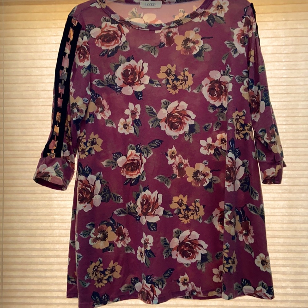 Hopely purple floral top in size M